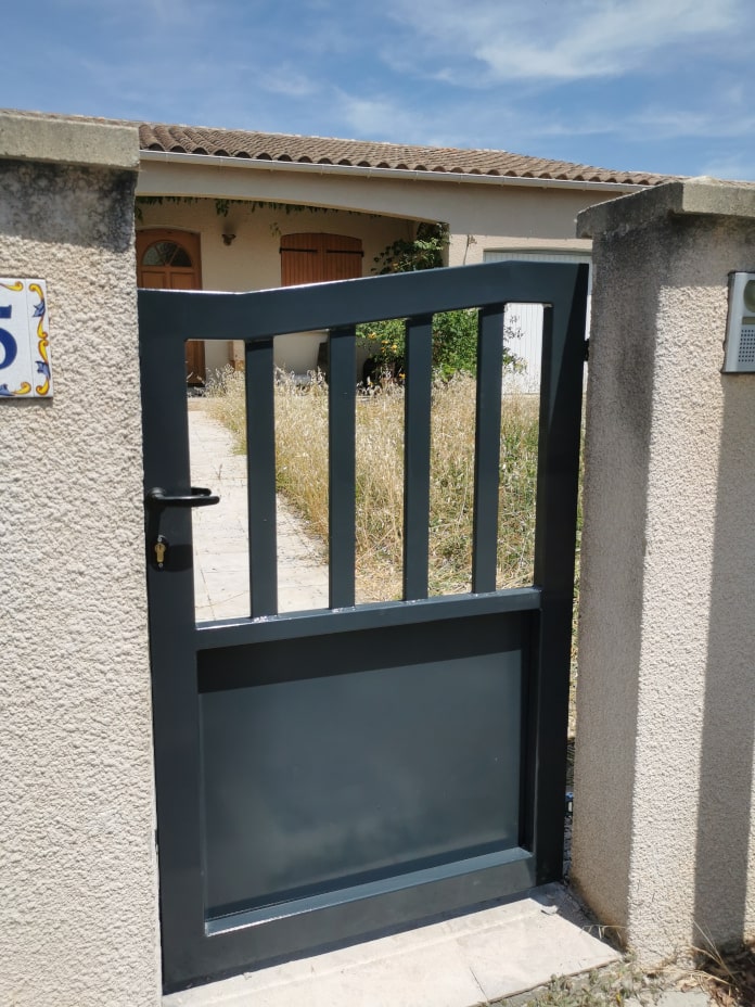 Portillon en acier peinture couleur acier